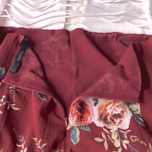 Zaful Elastic Floral Romper - Picture 3 of 4